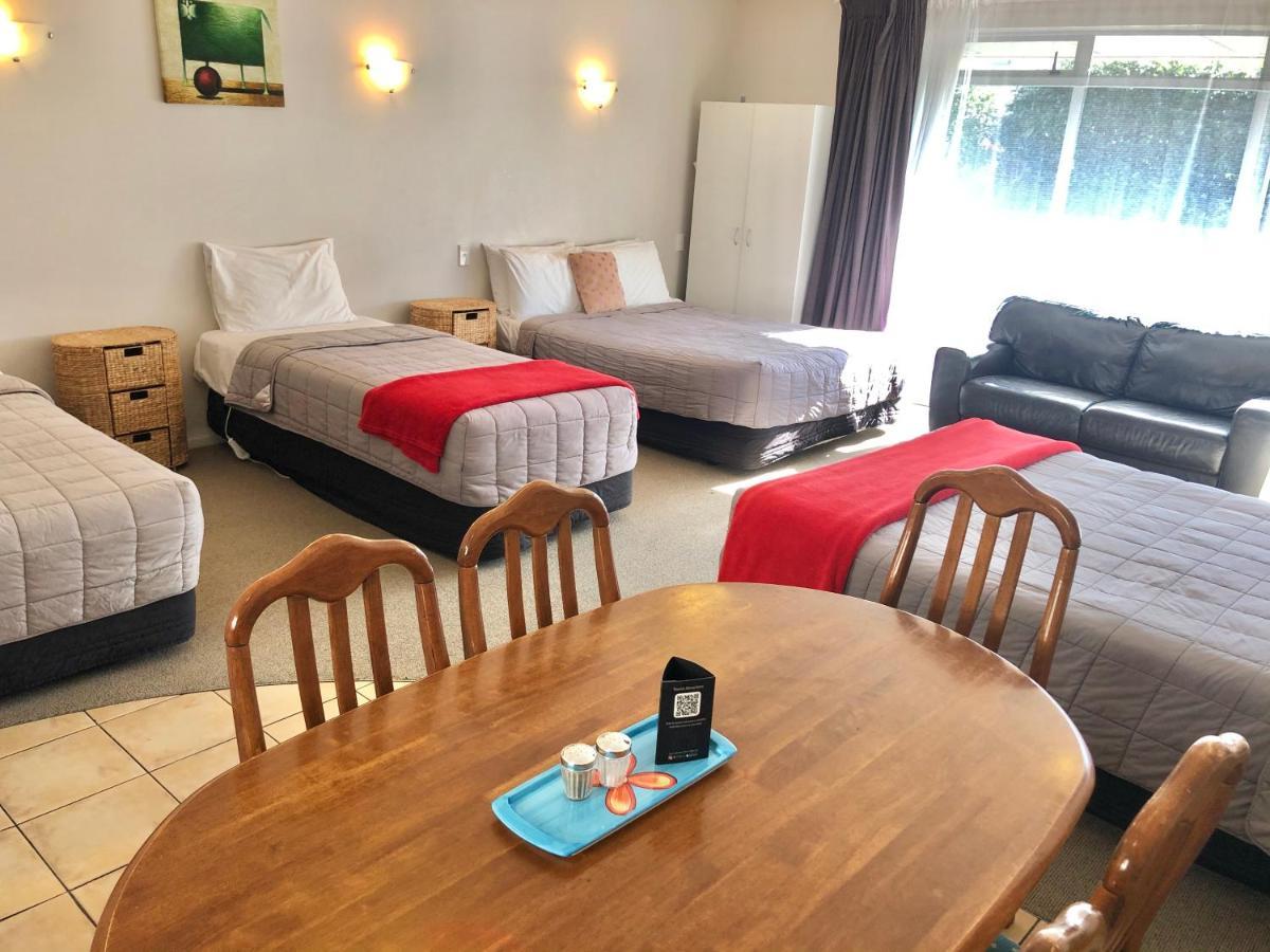 Absolute Lake View Motel เทาโป ภายนอก รูปภาพ