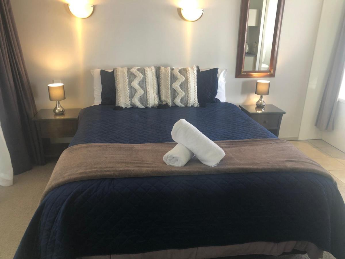 Absolute Lake View Motel เทาโป ภายนอก รูปภาพ