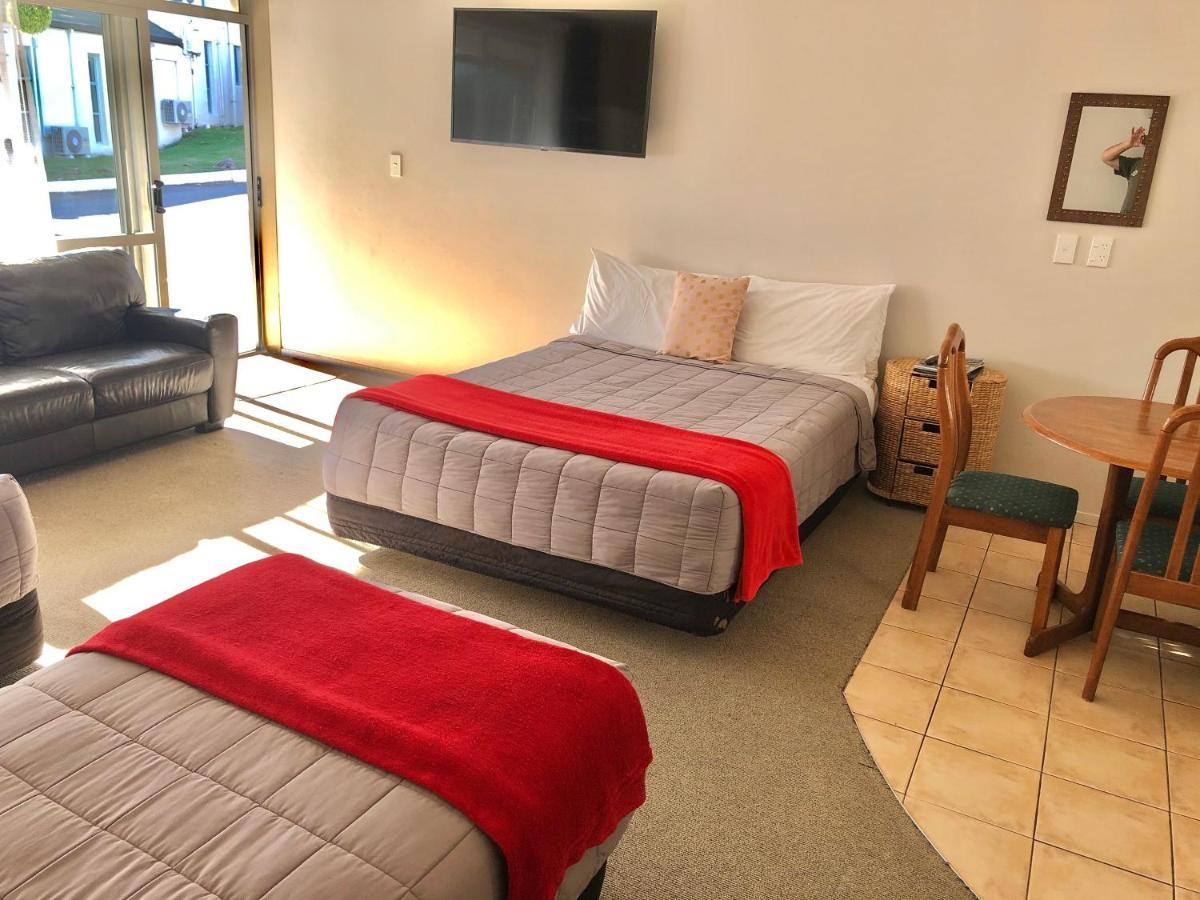 Absolute Lake View Motel เทาโป ภายนอก รูปภาพ