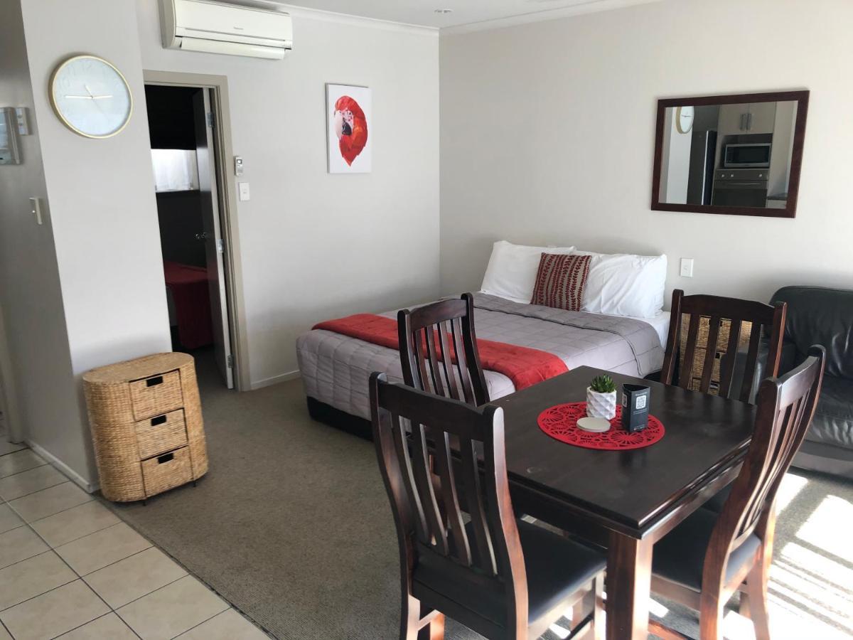 Absolute Lake View Motel เทาโป ภายนอก รูปภาพ